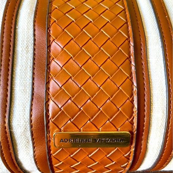 ADRIENNE VITTADINI LINEN TOTE W/ DETACHABLE POUCH - Picture 8 of 14